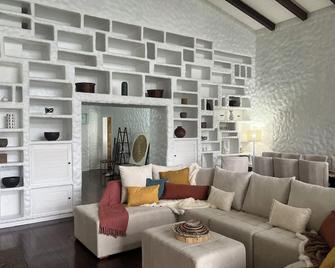 Pure Life Sanctuary - Private Waterfall & Garden - Grecia - Sala de estar