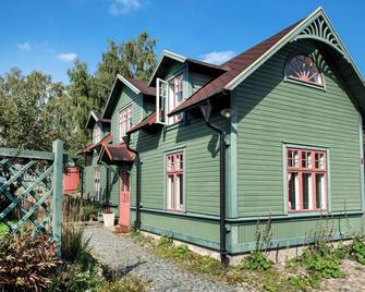2 Bed House Sleeps 4 with Garden & Free Parking - Ronneby - Gebouw