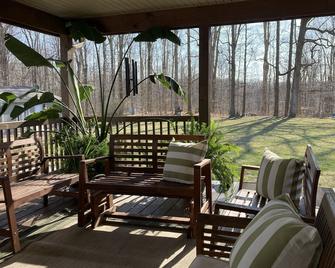 Clean, functional and charming home - Greencastle - Patio