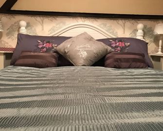 Dollydrops 17th Century Rural Cottage in Cambridgeshire - St. Neots - Schlafzimmer