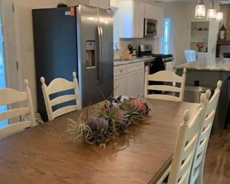 Mccrary Country Cottage - Nashville - Dining room