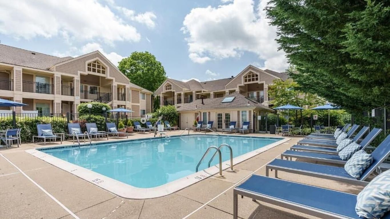 Avia Residences on Lincoln - Extended Stay