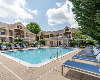 Avia Residences on Lincoln - Extended Stay - Malvern - Pool