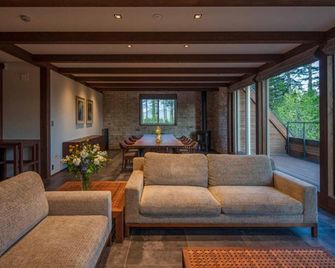 Biei Villa Rubeshibe Hill - Biei - Pokój dzienny