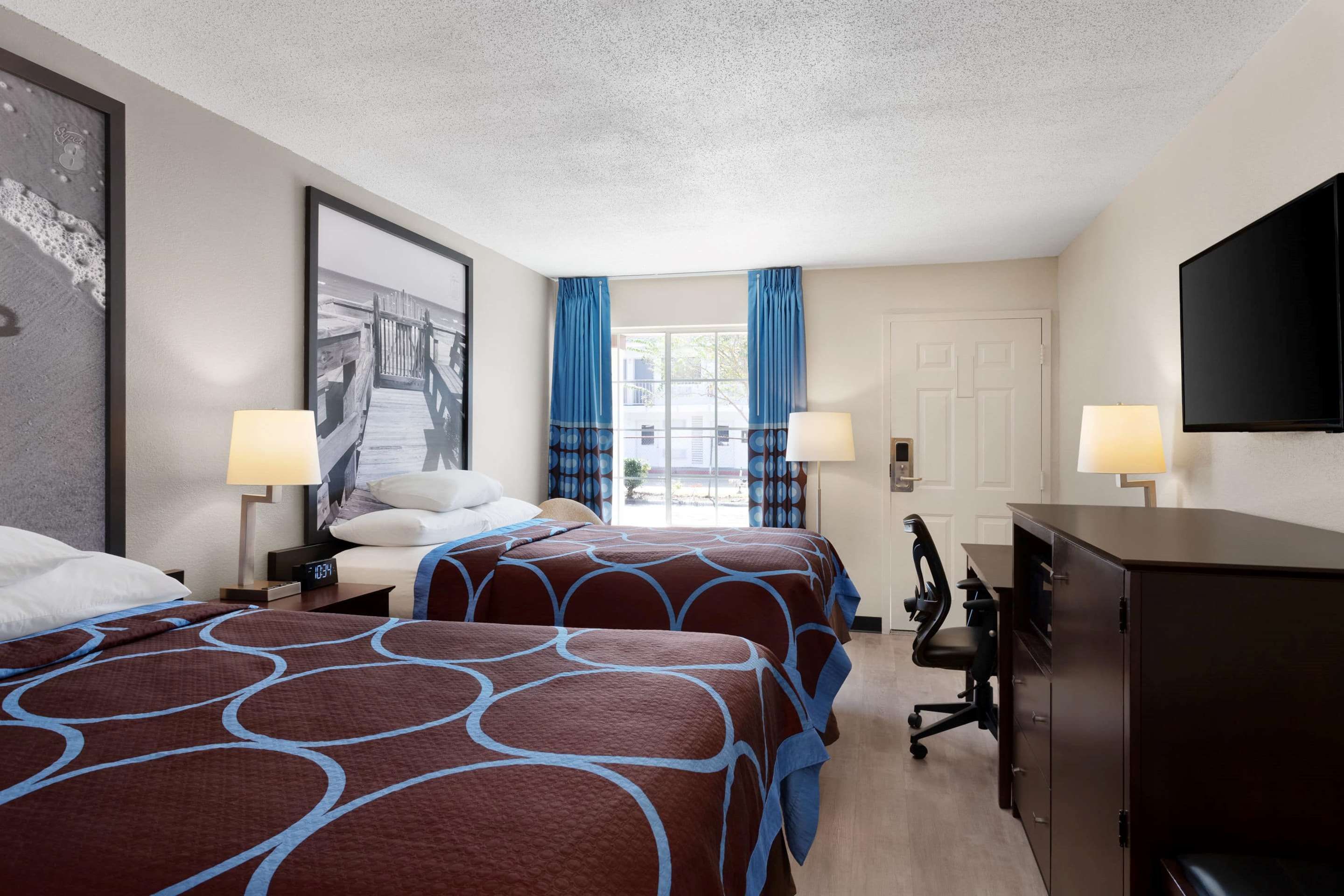 Super 8 by Wyndham Gulfport Airport NW/Near Biloxi thumbnail 3