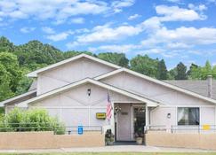 Super 8 by Wyndham Pittsburgh Airport/Coraopolis Area - Coraopolis - Bâtiment