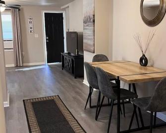 Skipper 2: Chic 1-bedroom apartment with AC, WiFi in charming Rockingham - Rockingham