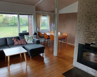 Summer Hours In A Cosy, Old Summer House Area - Slagelse - Living room