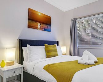Lake Front Home Relax Unwind - Budgewoi - Habitación