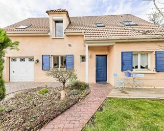 Maison du Lavoir - Bailly-Romainvilliers - Building