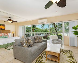 Beachfront, Peek-a-Boo Ocean Views, Washer/Dryer, A/C, Wi-Fi! - Honolulu - Sala de estar