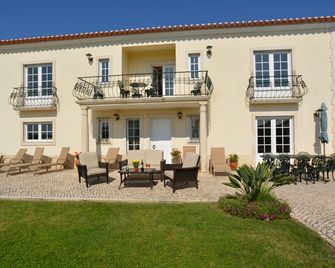 Villa, balcony views, private pool near Obidos and 20mins Silver Coast beaches. - Bombarral - Edificio