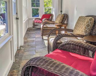 Sq The Farmhouse - Sequim
