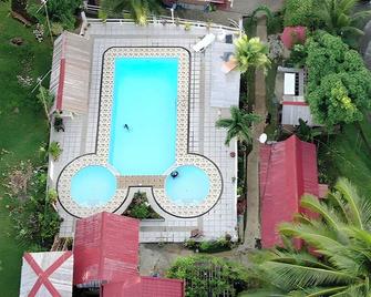 D & A Seaside Cottages - Mambajao - Piscina
