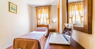 Hotel Sevilla - Almería - Schlafzimmer