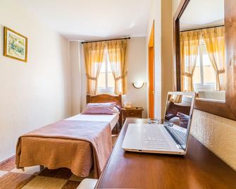 Hotel Sevilla - אלמריה - חדר שינה