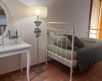 Le Mazet de choubouloute - Saint-Gilles - Chambre