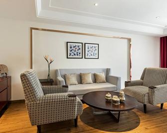 Zone By The Park , Bani Park Jaipur - Jaipur - Living room