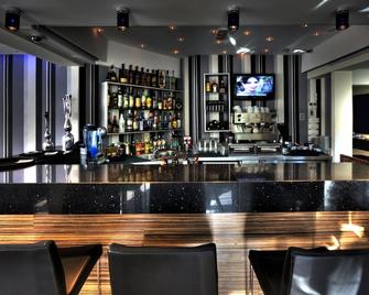 Livadhiotis City Hotel - לרנקה - בר