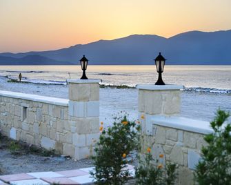 Waterfront with Extraordinary View, Erato - Nopigia - Basen