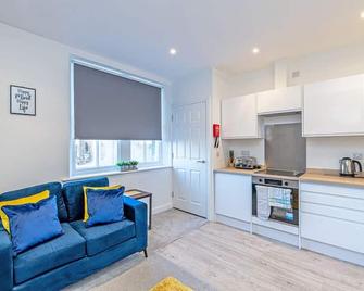 Prescott Court Serviced Apartments - Halifax - Kitchen