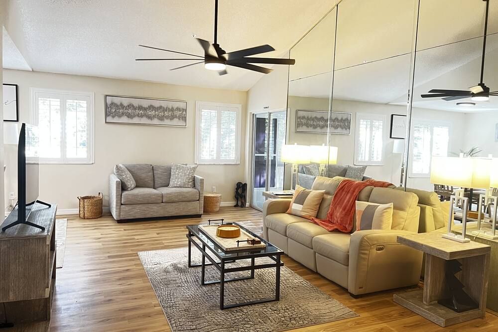 Quiet community, 40 min from the beach, 20 min from theme parks. Newly Renovated - Apopka - Soggiorno