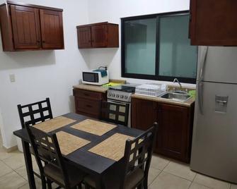 Private, safe and comfortable apartment for traveling. - Tuxtla Gutiérrez - Kitchen