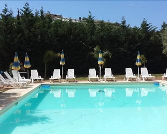 Camper Village - Santo Stefano al Mare - Zwembad