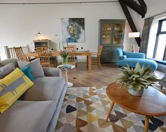 Badminton, Thorpeness, Pet Friendly, With Open Fire In Thorpeness - Thorpeness - Living room