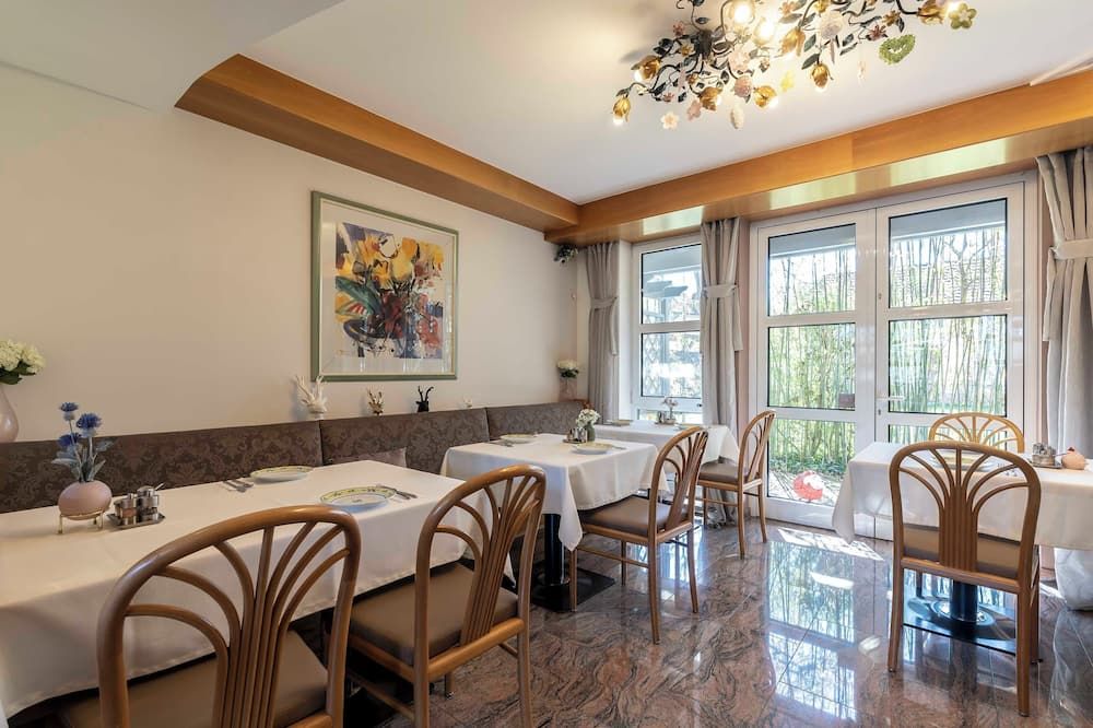 هوتل إن دين هيرنفيسين