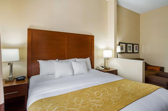 Comfort Suites 65 1 2 8 Twinsburg Hotel Deals Reviews Kayak