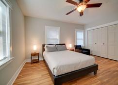 Cleveland Apartment, Walk to Lincoln Park! - Cleveland - Bedroom