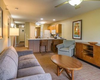 Club Wyndham Tamarack - 2 Bedroom - Lake Delton - Living room