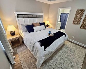 Comfy Home with 4 Beds - 10 mins to Downtown - Murfreesboro - Bedroom