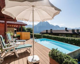 Amazing Home In Solto Collina Bg - Riva di Solto - Zwembad