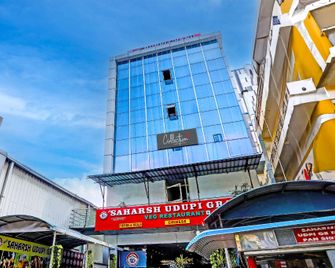 Capital O Saharsh Grand Near Shilparamam - Hyderabad - Edificio