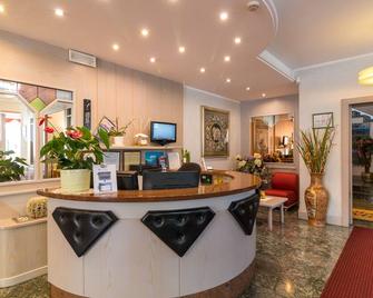 Hotel Miorelli - Nago–Torbole - Front desk