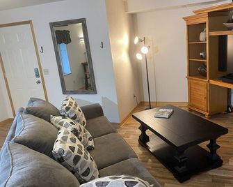 Escape to Birchwood Suite - Fairbanks - Huiskamer