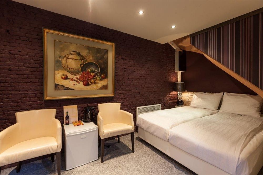 Hotel Diamonds and Pearls - אנטוורפן