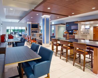 Holiday Inn Express & Suites Rochester Webster By IHG - Webster - Bar