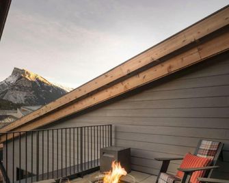 Homestead Inn Banff - Banff - Balcony