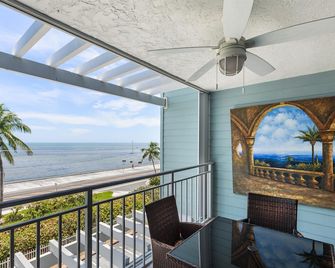 Direct Ocean View From Your Condo-No Contact Check-In - Key West - Parveke