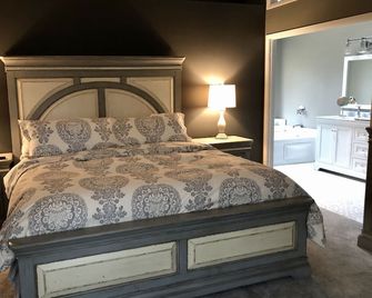 Amazing Mountain Views! Dog Friendly, Minutes To Pisgah Forest! - Pisgah Forest - Bedroom