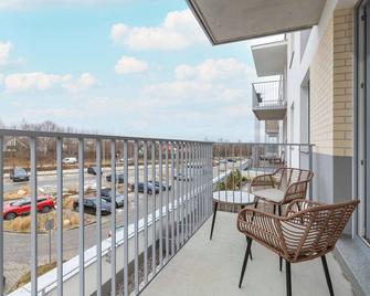 Bright Apartment Kazimierza Wielkiego Perfect for Remote Work by Noclegi Renters - Gdansk - Varanda