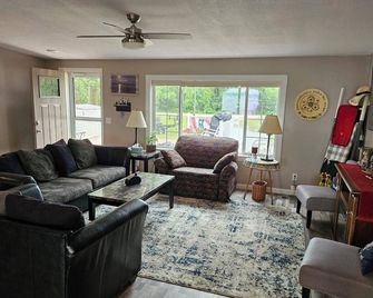 Buchanan Lake in Ottertail, MN Private Beach Front Lake Home for Rent - Ottertail - Living room