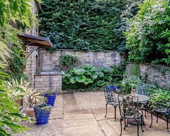 2 bedroom accommodation in Uley, near Dursley - Dursley - Patio