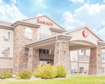 Ramada by Wyndham Pincher Creek - Pincher Creek - Building
