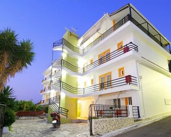 Remezzo Apartments - Sami - Building