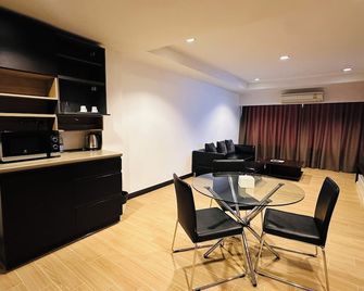 14 Place - Bangkok - Matsal