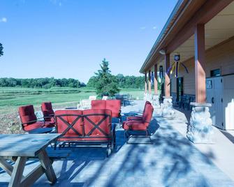 Liberty Lodge - modern, accessible & surrounded by nature - Brooklyn - Patio